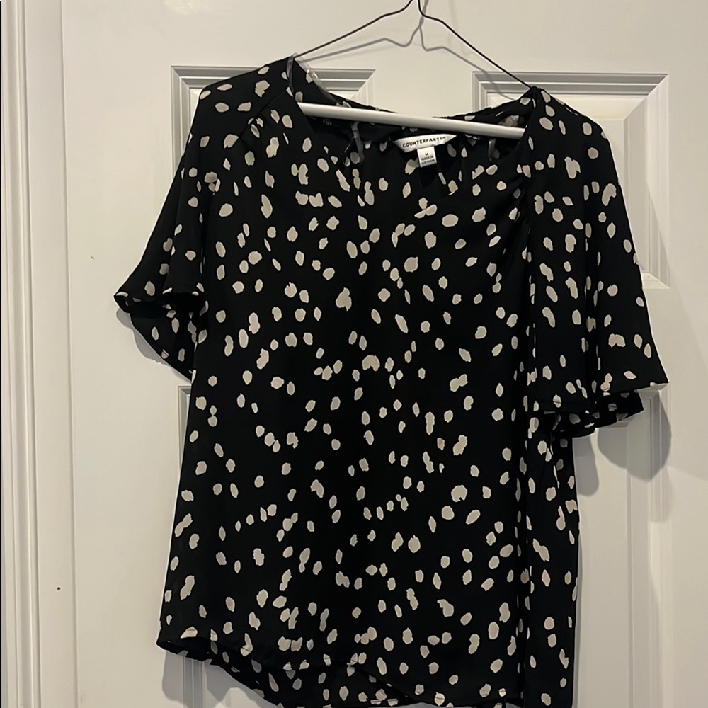 Universal Thread Black and White Graphic Blouse